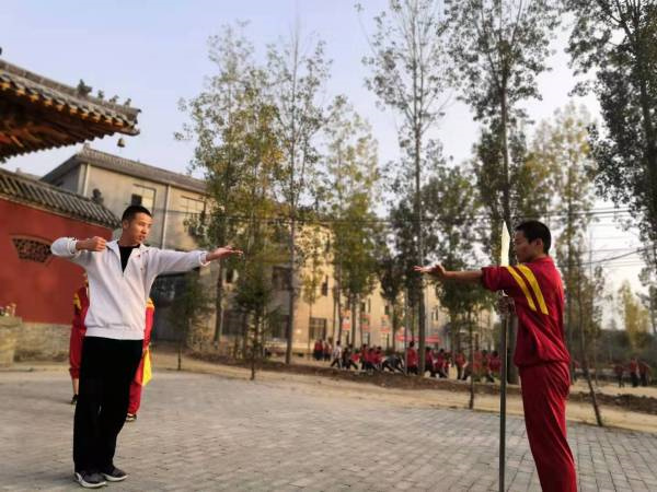 河南少林寺武术学校的校园环境如何。